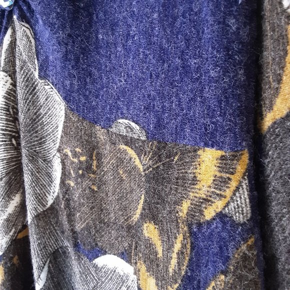 EZRA Designs Blue Floral V-neck Long-Sleeved Dress, Soft, Stretchy, Flowy Small - Picture 6 of 14